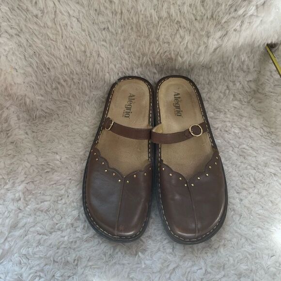 Alegria Leather brown wedge clogs with gold tone studs accents Size 40 US 9.5 - Picture 1 of 8
